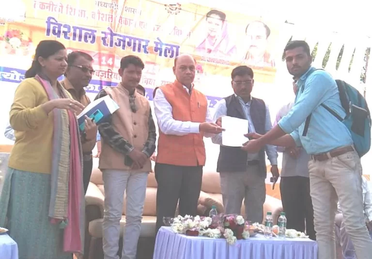 मकरोनिया में आयोजित रोजगार मेला में 318 युवाओं को मिला रोजगार