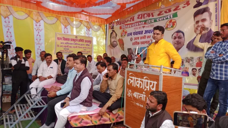 रहली विकास यात्रा: सुन रहे जनप्रतिनिधि जनता की समस्या