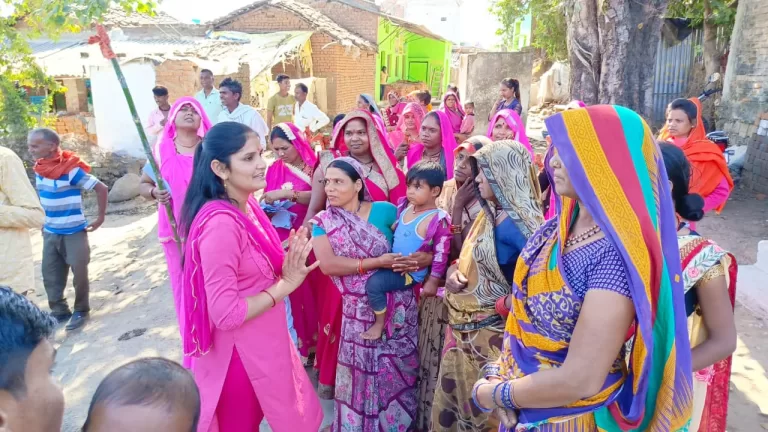 गुलाबी गैंग एक बार फिर सक्रिय शराब बंदी, नशा और राशन माफियाओं के खिलाफ हैं यह अभियान