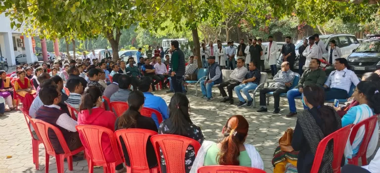 सरकारी डॉक्टरों की कल से अनिश्चित कालीन हड़ताल शुरू,