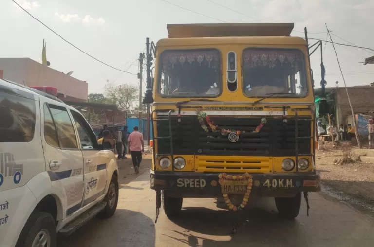 बेलगाम डंफर ने एक महिला को रौंदा, महिला की मौके पर ही मौत हो गयी