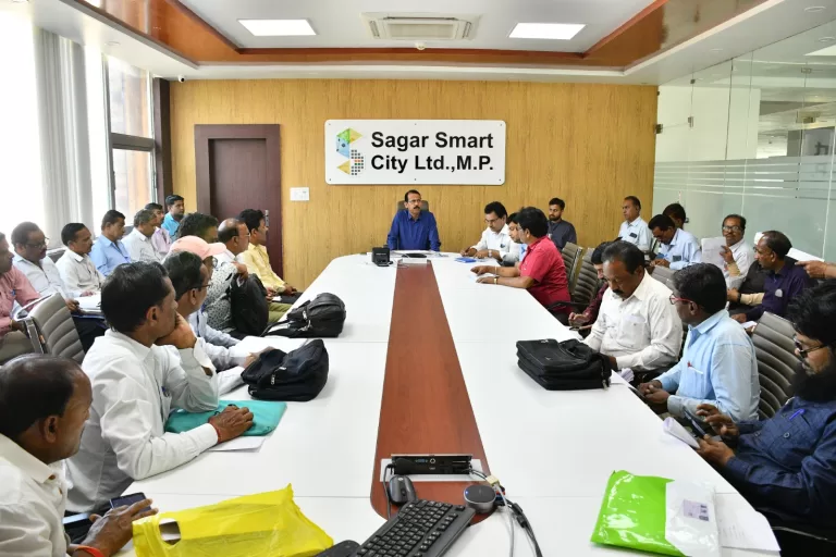 निगमायुक्त ने ली बैठक, बकयाकर बसूली और कुर्की की कार्यवाई करने दिए निर्देश, सूची जारी