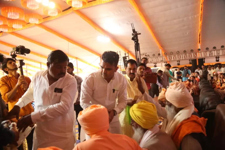 रहस लोकोत्सव का प्रथम दिन,सामाजिक समरसता की हुई बरसात, निःशक्तों को मिले उपकरण, संतो का सम्मान