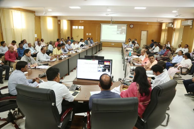 नल जल योजना के काम में सड़क कार्य री- रेस्टोरेशन खराब मिलने पर पुलिस कार्रवाई- कलेक्टर श्री आर्य