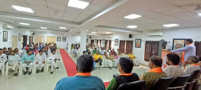 जो समयानूकूल स्वयं को अपडेट नहीं करता वह आउटडेटेड हो जाता है- हितानंद शर्मा