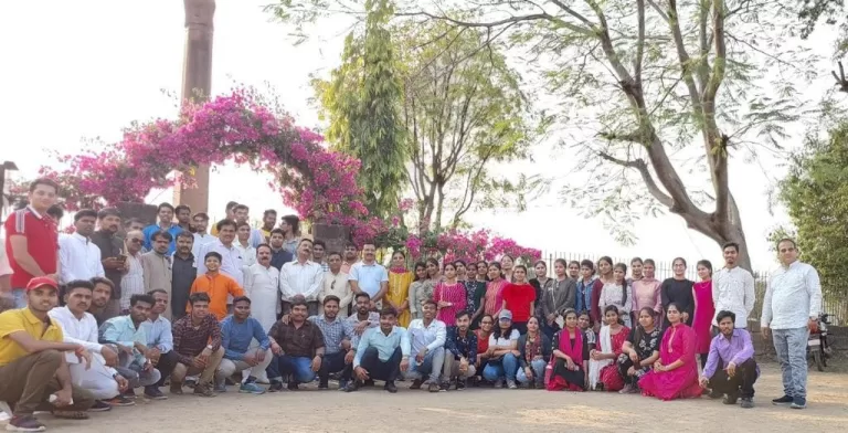 प्रतियोगी परीक्षाओं की तैयारियों में एकनाथ स्मृति सेवा न्यास द्वारा दल का एरण भृमण