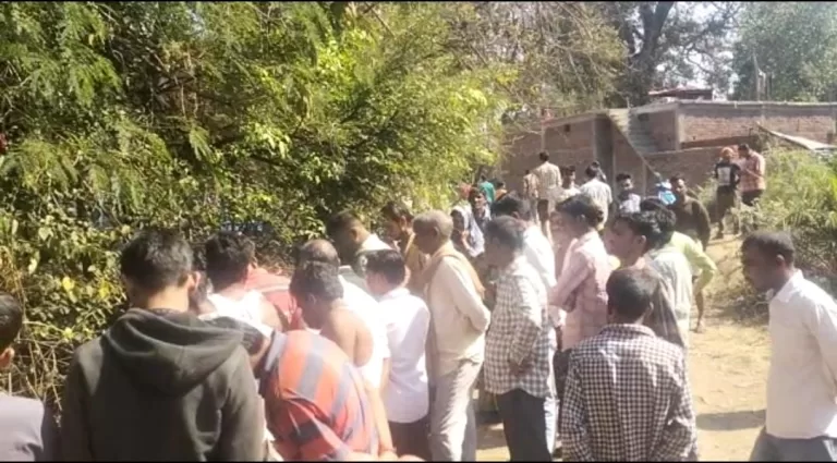 लापता महिला का शव कुएं में मिला,पुलिस और स्थानीय लोगो ने निकाला शव