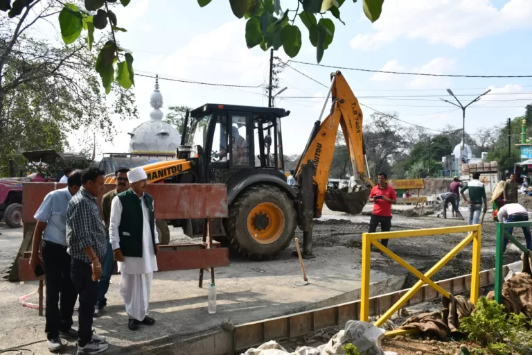 15 दिन में पूर्ण होंगी शहर की यह तीन महत्वपूर्ण सड़कें, विधायक जैन ने किया निरीक्षण