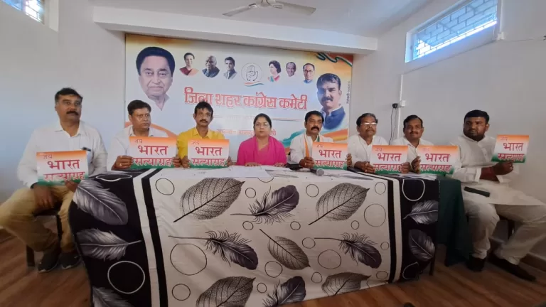 Sagar: लोकतंत्र बचाओ अभियान के तहत कांग्रेस का राष्ट्रीय स्तर पर जय भारत सत्याग्रह आंदोलन शुरू