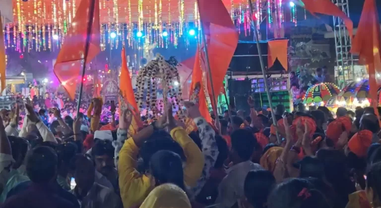 उत्सव समिति ने निकाली भव्य शोभायात्रा, जय श्री राम के जयकारों के गूंजा नगर, जमकर नाचे श्रद्धालु