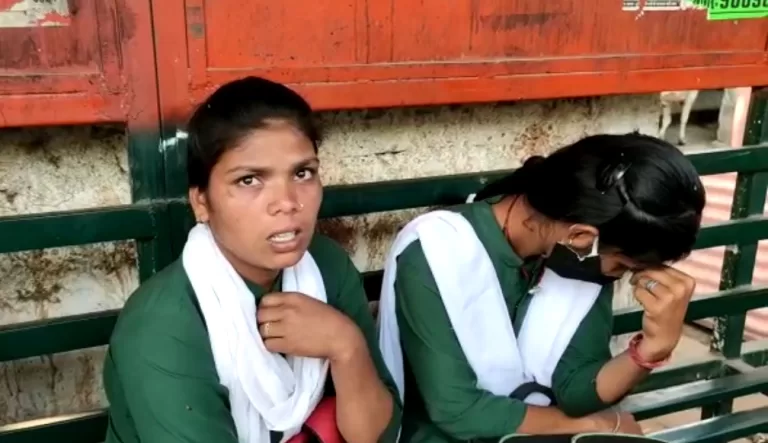 2 छत्राओं का परीक्षा न दें पाने वाला मामला, केंद्र अध्यक्ष हटाई गई