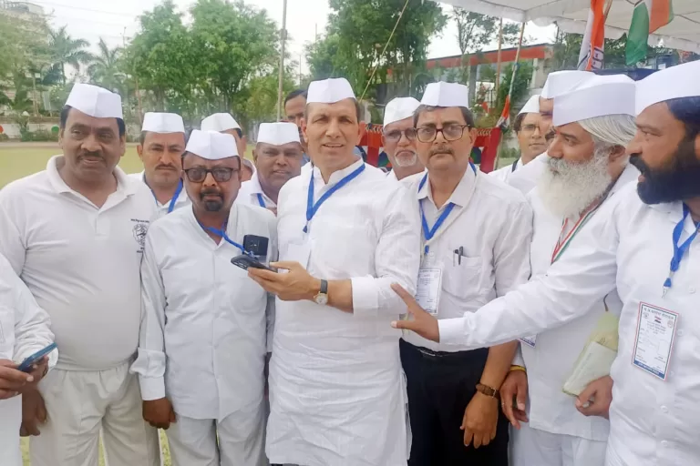 सागर शहर कांग्रेस सेवा दल ने दिया इंदौर में अपना रिपोर्ट कार्ड