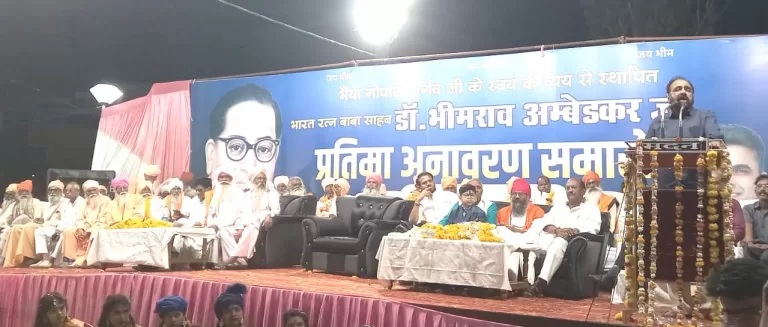 पी. डब्ल्यू .डी .मंत्री भार्गव ने गढ़ाकोटा में डॉ अंबेडकर की प्रतिमा का अनावरण किया