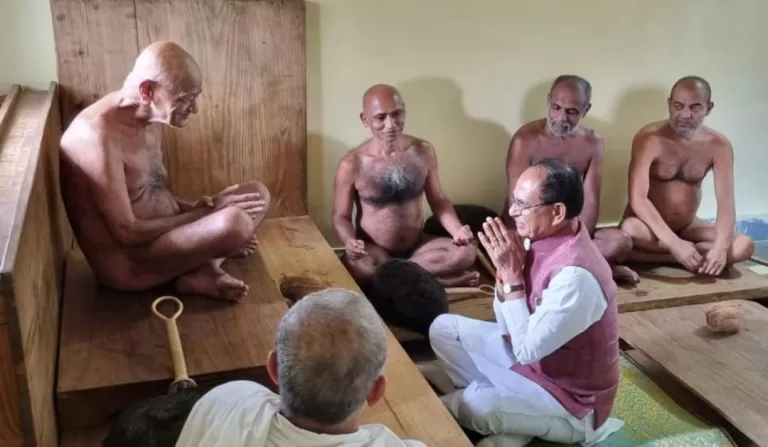 हम सौभाग्यशाली हैं अपने नेत्रों से आचार्यश्री विद्यासागर जी महाराज के दर्शन कर पा रहे हैं: शिवराज सिंह