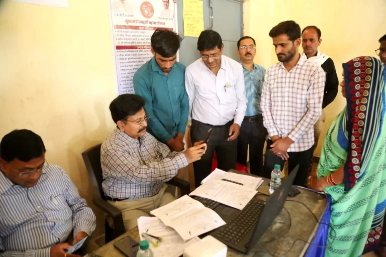 प्रत्येक पात्र बहन को मिलेगा योजना का लाभ शीघ्रता से लाड़ली बहना योजना के फार्म भरे जाएं- संभागायुक्त श्री रावत