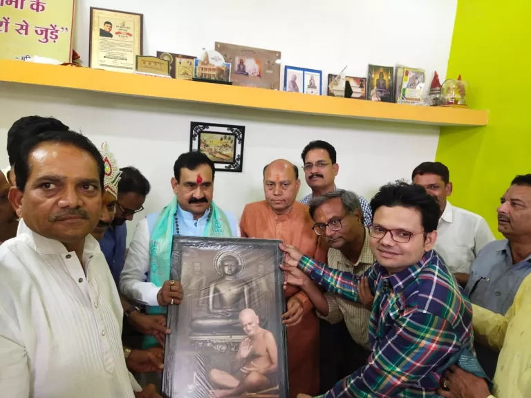 गृह मंत्री डॉ. नरोत्तम मिश्रा पहुँचे सागर, धार्मिक आयोजन में हुए शामिल