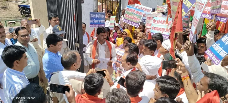 भगवती मानव कल्याण संगठन और भारतीय शक्ति चेतना पार्टी ने प्रधानमंत्री के नाम कलेक्टर को सौंपा ज्ञापन