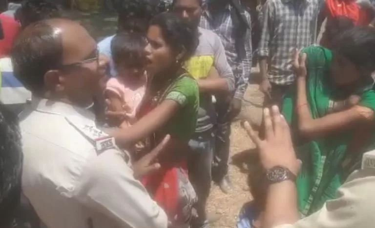 कुएं में मिली लाडली की लाश, ट्रस्ट की जमीन का मामला, परिजनों ने किया सड़क पर हंगामा