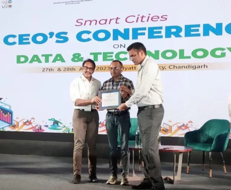 डेटा और टेक्नोलॉजी पर सागर स्मार्ट सिटी सीईओ को चंडीगढ़ में आयोजित सम्मेलन में सम्मानित किया गया