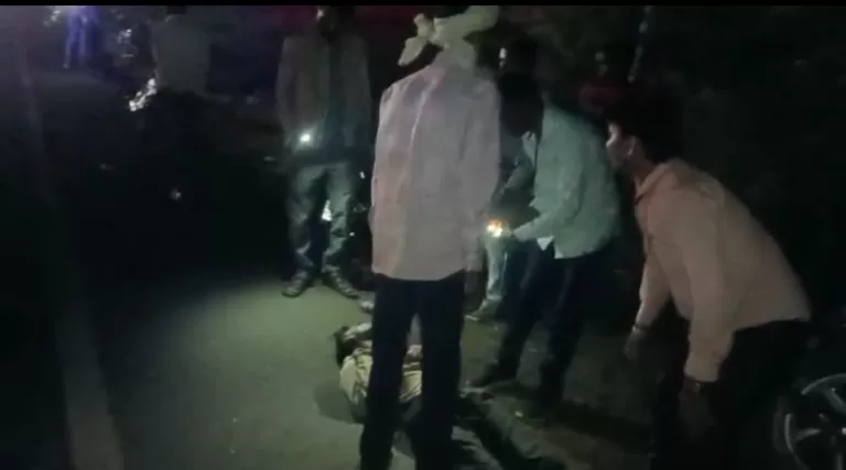 मोटरसाइकिल और स्कूटी की भीषण भिड़ंत, 3 की मौत 1 घायल