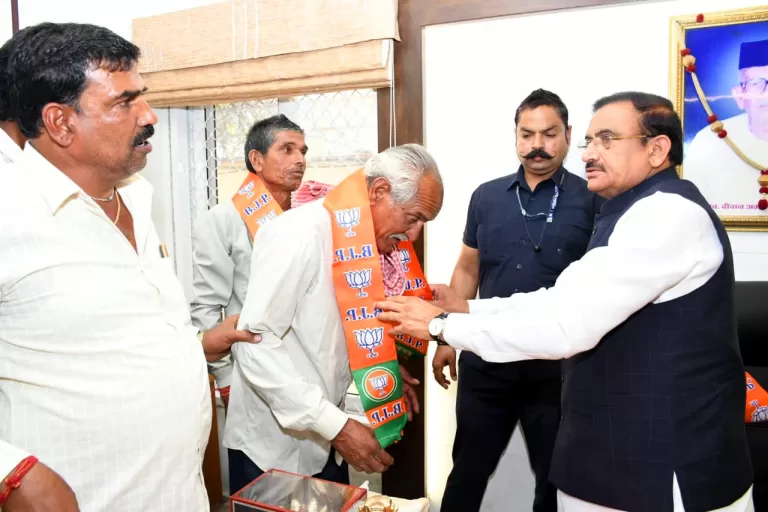 खुरई: इन चार सक्रिय लोगो ने मंत्री भूपेंद्र सिंह के समक्ष भाजपा की सदस्यता ली