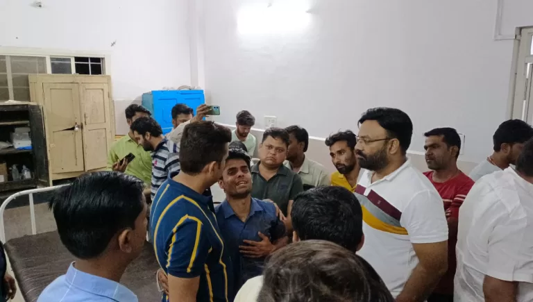 बरमान से लौट रहा वाहन पलटा, एक युवक और एक बच्ची को मौत