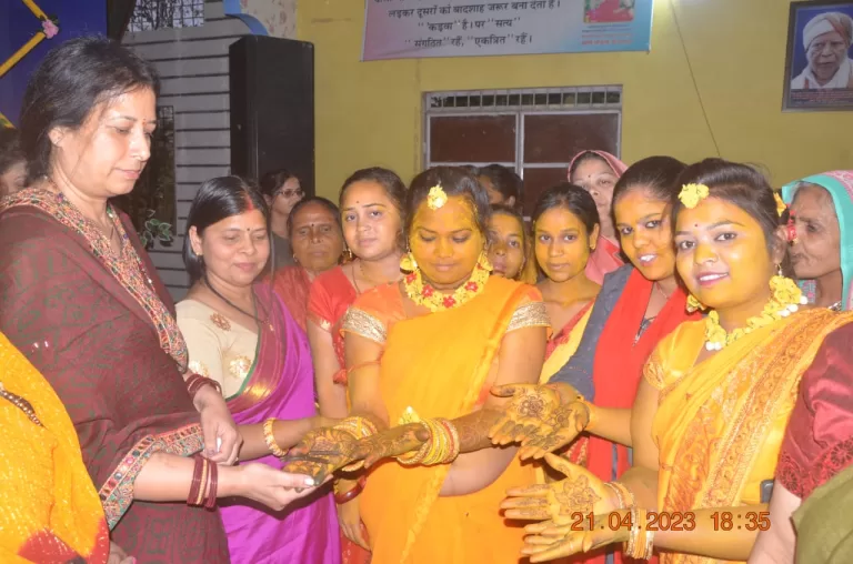 सामुहिक विवाह सम्मेलन के पूर्व हल्दी, मेंहदी एवं महिला संगीत कार्यक्रम में शामिल हुई महापौर