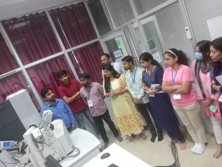 विश्वविद्यालय साप्ताहिक कार्यशाला में एक्स-रे फोटोइलेक्ट्रॉन एवं रमन स्पेक्ट्रोस्कोपी शोध विषयों पर हुए व्याख्यान