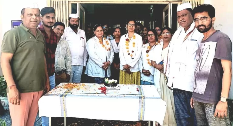 शहर कांग्रेस सेवादल परिवार ने नर्स डे पर किया नर्स बहनों का सम्मान