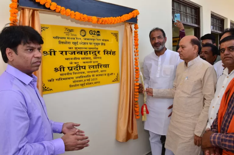 लिधौराखुर्द रेलवे स्टेशन पर माल गोदाम का शुभारंभ मील का पत्थर साबित होगा- सांसद सिंह