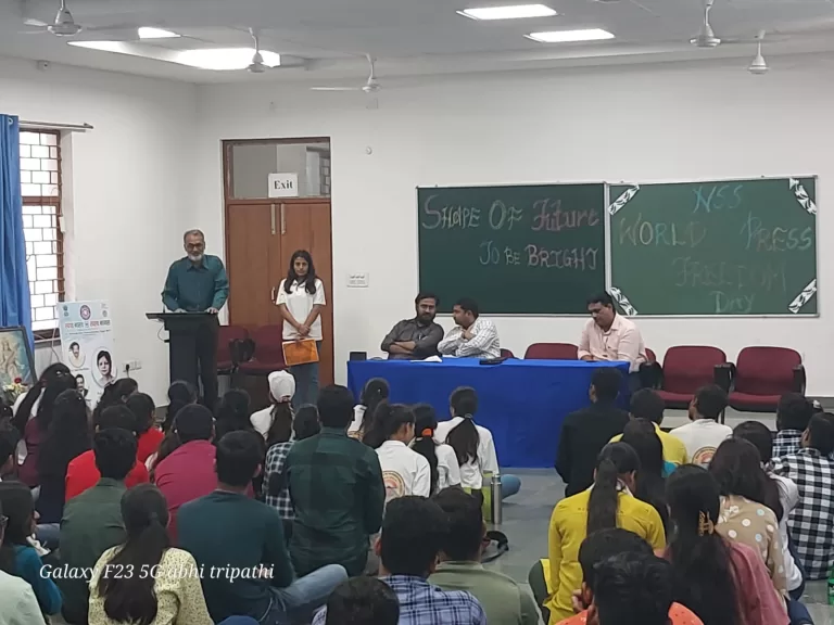 दुख की बात है कि वैश्विक स्तर पर रैंकिंग में भारत के प्रेस की स्वतंत्रता की रैंकिंग गिर रही है- प्रो अंबिकादत्त शर्मा