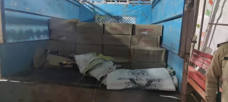 Sagar: केंट पुलिस ने पकड़ी पिकअप वाहन से बड़ी माता में अवैध शराब