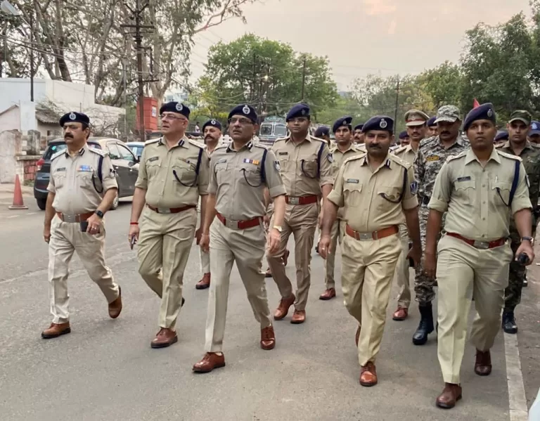 MP: पैदल गश्त पर निकले DGP सहित प्रदेश के 20 हजार से अधिक पुलिस अधिकारी कर्मचारी