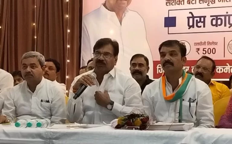 चुनावी दंगल: कांग्रेस की नारी सम्मान योजना की घोषणा, बैनर से दिग्गी गायब