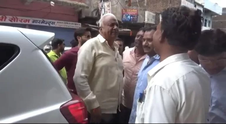 डेरी विस्थाप की प्रक्रिया पर महापौर प्रतिनिधि के बिगड़े बोल कहा कमला बुआ किन्नर नही महापौर