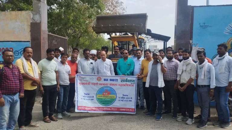 मकरोनिया में रेड यलो स्पाॅट क्लीनिंग दिवस कार्यक्रम के साथ स्वच्छता अभियान की शुरुआत हुई