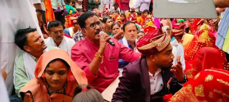 कन्यादान योजना: KYC के चलते 80 जोड़े रद्द, गरमाया मामला, विधायक बैठे धरने पर