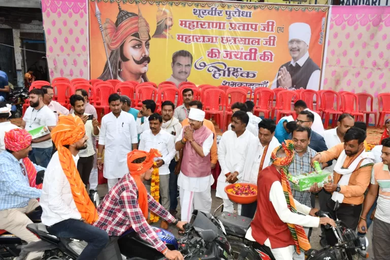 विधायक जैन ने क्षत्रिय समाज की वाहन रैली का तीन बत्ती पर किया स्वागत