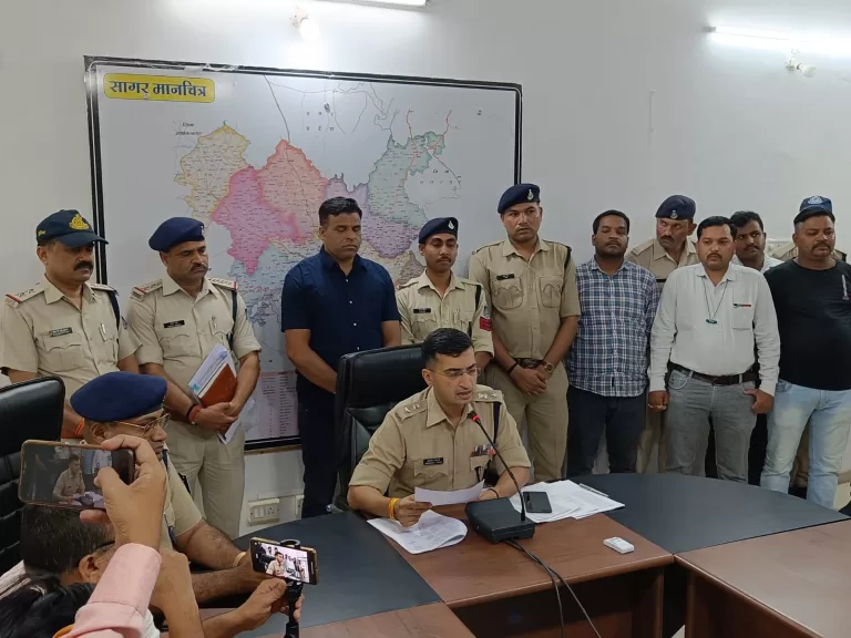 बहुचर्चित चोरी का खुलासा, 7 आरोपियों में 2 महिलाएं भी, मुख्य सरगना फरार