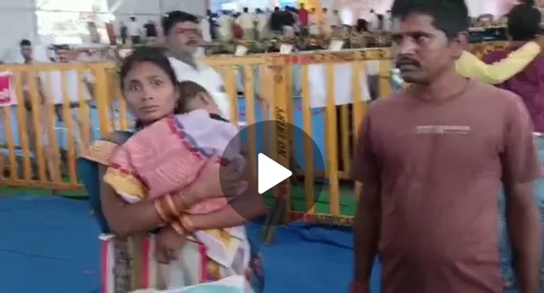 MP: इस पिता ने सीएम के कार्यक्रम के दौरान अपने बेटे को फेंक दिया- video