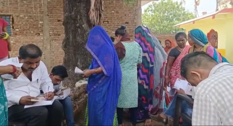 कर्रापुर में काँग्रेस की नारी सम्मान योजना: महिलाओं को 1500, गैस 500 में और 100 यूनिट फ्री बिजली का वादा