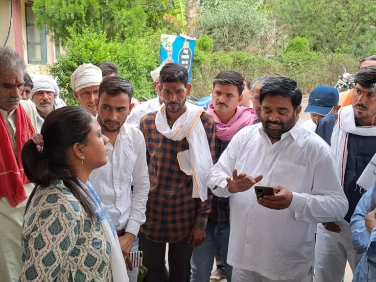 किसानों का प्रदर्शन, ओलावृष्टि से हुई फसल चौपट, सर्वे के बाद भी उचित मुआवजा नही