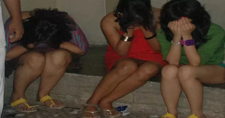 होटल में सैक्स रैकेट का भंडाफोड़, 14 लड़कियां 16 लड़के मौके से गिरफ्तार