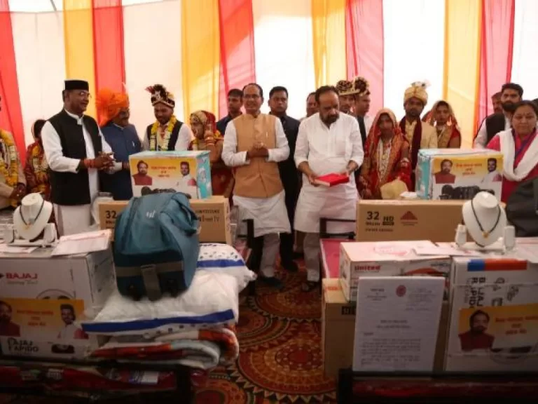 मुख्यमंत्री कन्यादान योजना: जोड़ो को असली के नाम पर नकली टीवी मिली उपहार में, FIR दर्ज