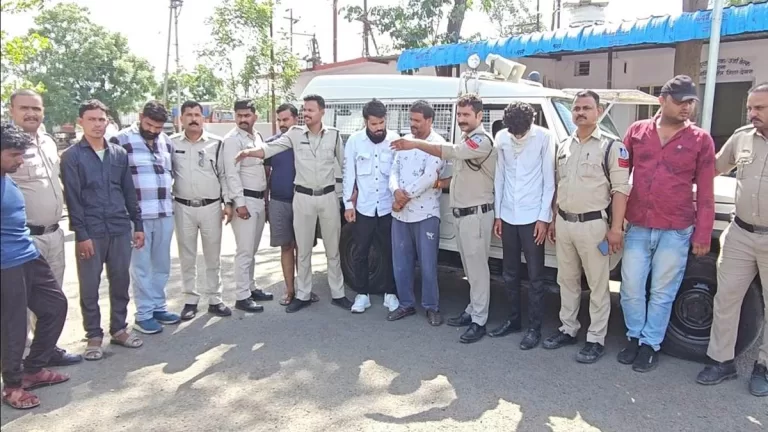 होटल की आड़ में चल रहा था देह व्यापार, छापामार कार्रवाई में पकड़े गए 10 युवक और 8 युवतियां