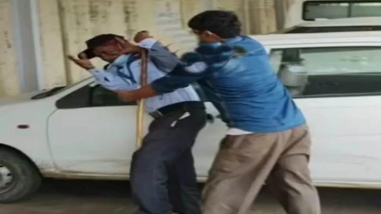 नशे में धुत डाक्‍टर ने की बाउंडेड डाक्टर व गार्ड से मारपीट, सब बचते नजर आए