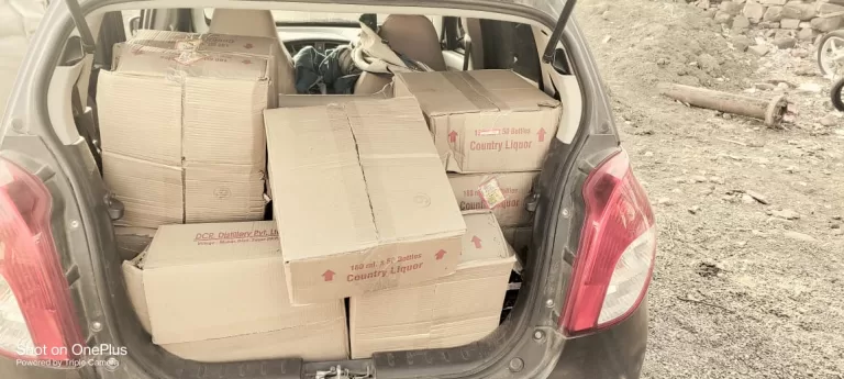 SAGAR : पुलिस ने बिना नंबर की अल्टो कार से 24 पेटी अवैध शराब पकड़ी