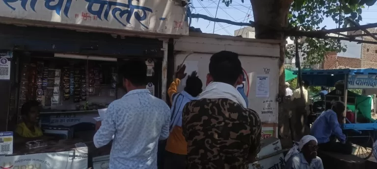 अतिक्रमण कर नालों पर रखे टपरो पर नोटिस चस्पा, कलेक्टर ने दिए निर्देश