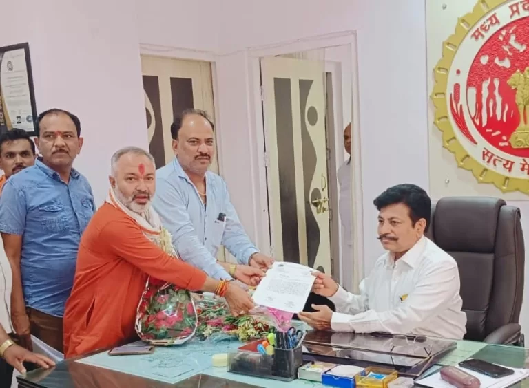 सिटी बस के खिलाफ कमिशनर को ज्ञापन, और दी आंदोलन की चेतावनी