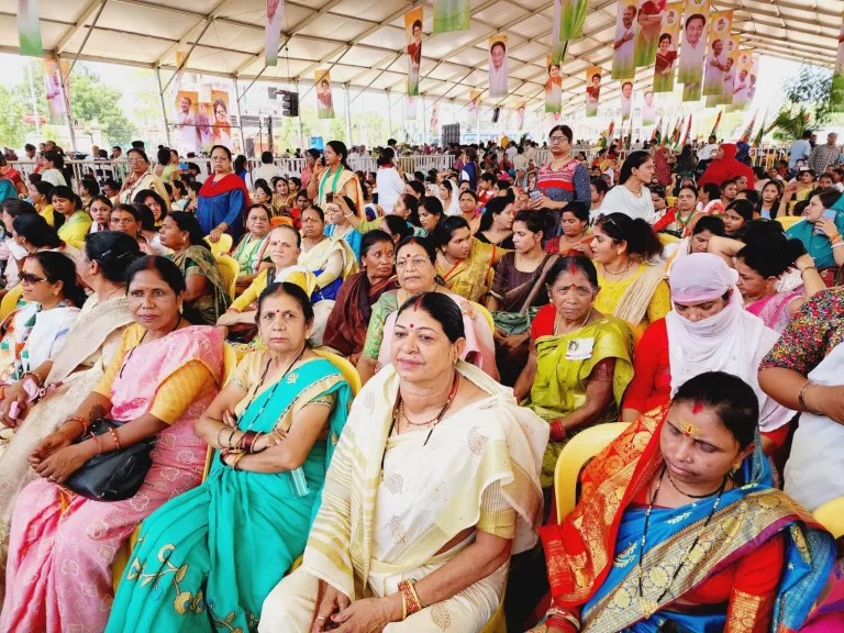 सागर से सैकड़ों महिलाओं के साथ जबलपुर पहुँची शारदा खटीक